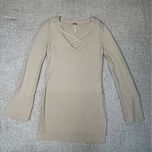 Free People ivory criss-cross V-neck lightweight tunic sweater size XS